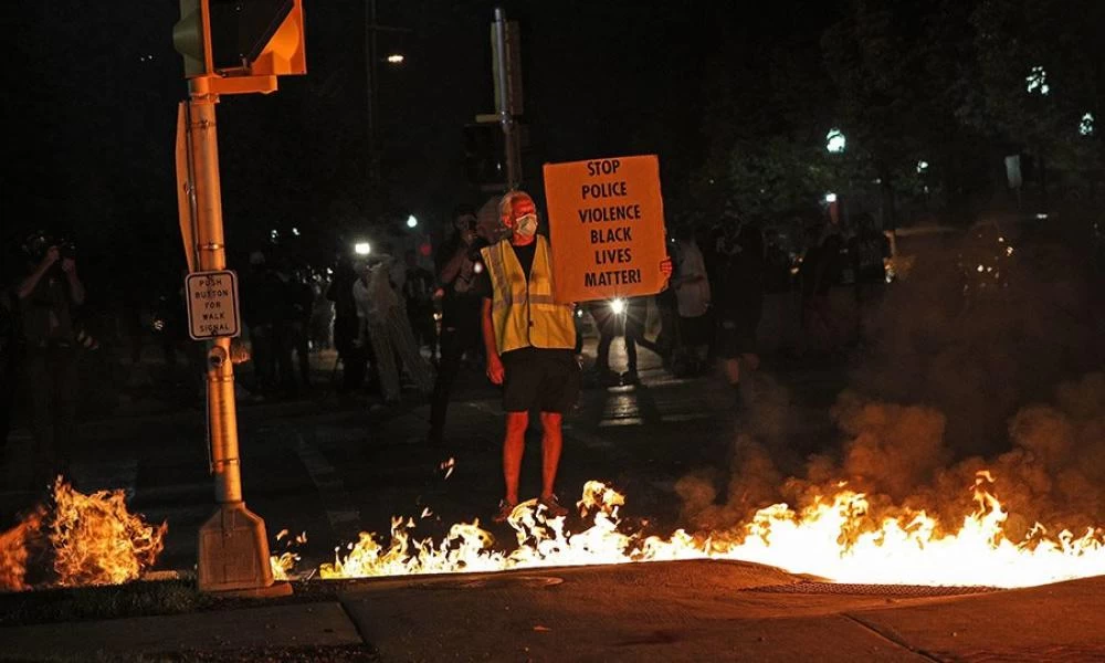 Χάος στις ΗΠΑ: Δύο νεκροί μετά από επεισόδια τα ξημερώματα της Τετάρτης στο Ουισκόνσιν